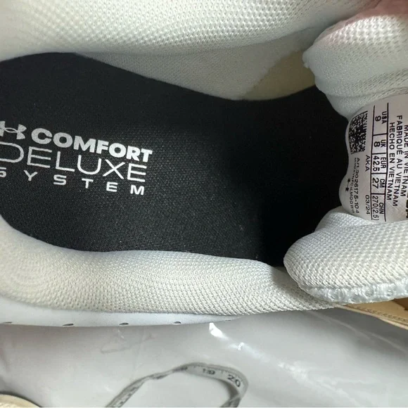 Under Armour White and Black Athletic Shoes - Picture 10 of 11